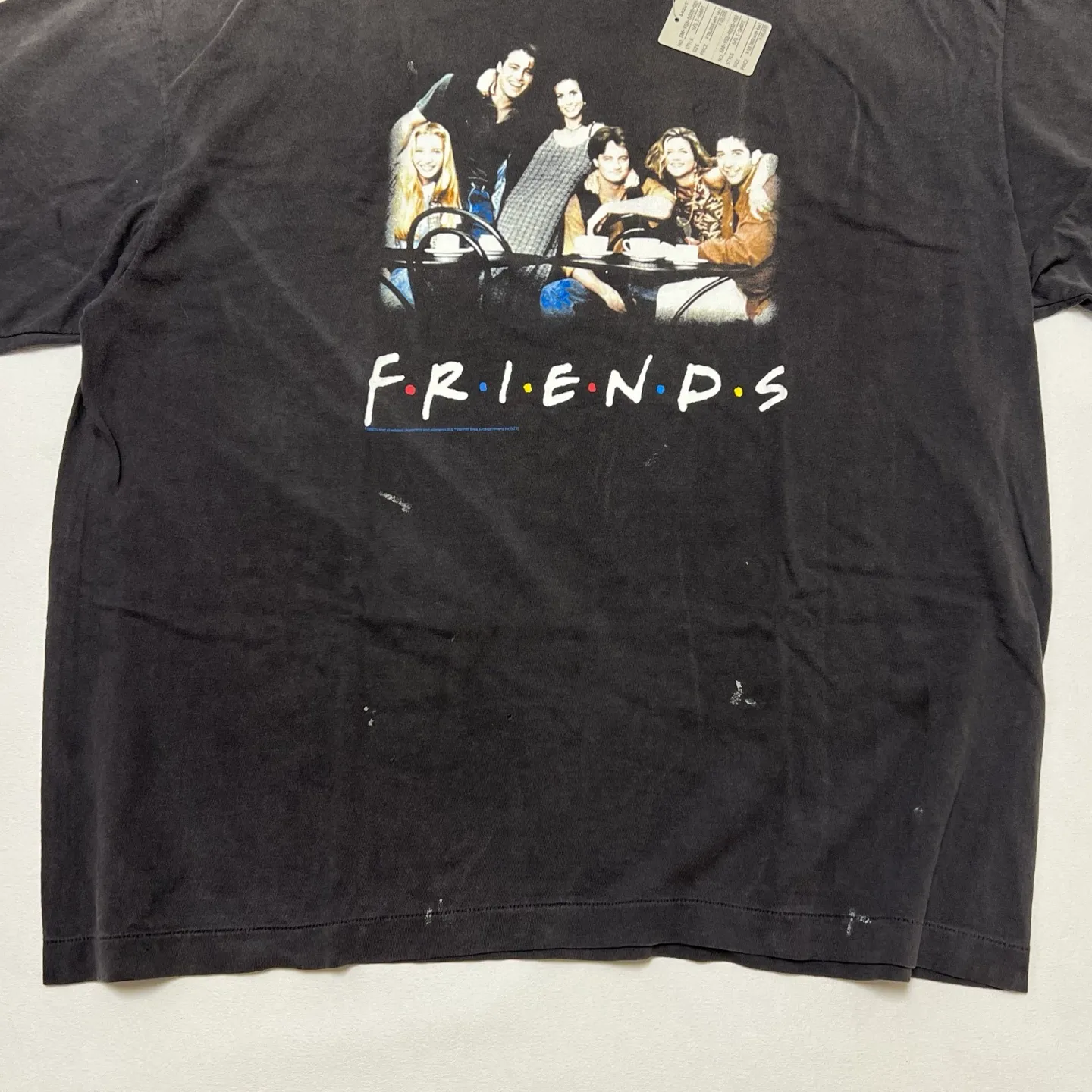 SAINT Mxxxxxx × FRIENDS FRD_SS TEE/FRIENDS/BLK Friends co-branded TEE. Black stills TEE. Washed black S-XL. The ceiling of American dramas. A must-have for sentiment. Asut ready-to-wear wash water and distressed treatment. Domestic top printing factory. God restored. Correct accessories. Friends co-branded wash.